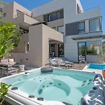 בית נופש Luxurious In With Sauna מאקרסקה