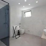 בית נופש Luxurious In With Sauna