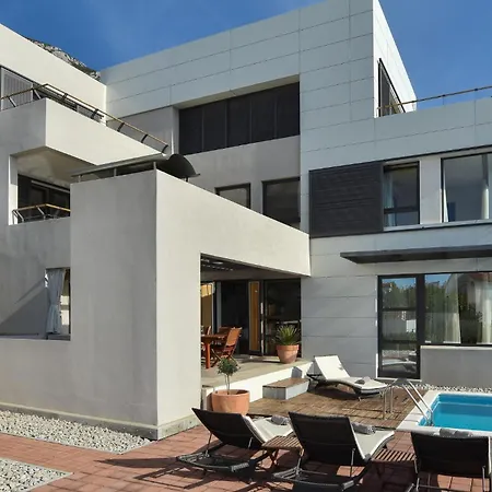 Amazing In With Kitchen Holiday home *