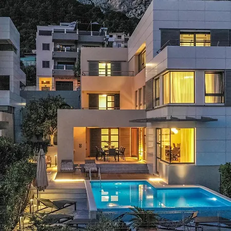 Holiday home Amazing In With Kitchen Makarska
