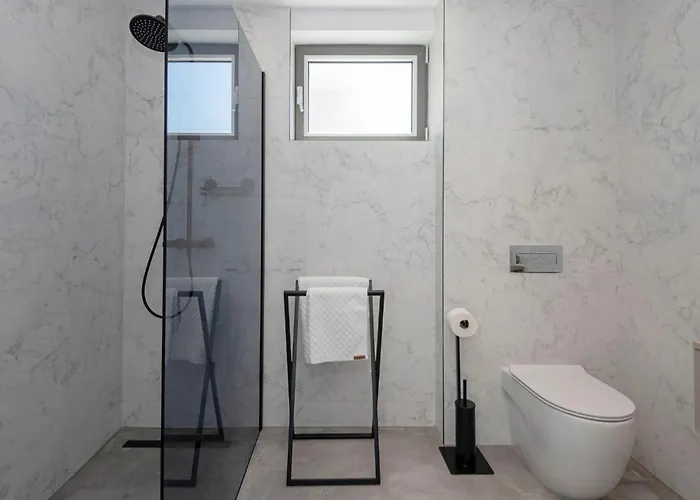 בית נופש Stunning In With Sauna מאקרסקה